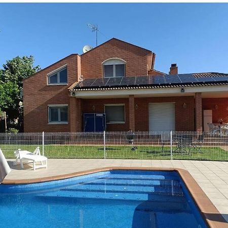 הוילה Santa Eulalia de Ronsaná Casa Con Jardin Y Piscina Privada. מראה חיצוני תמונה