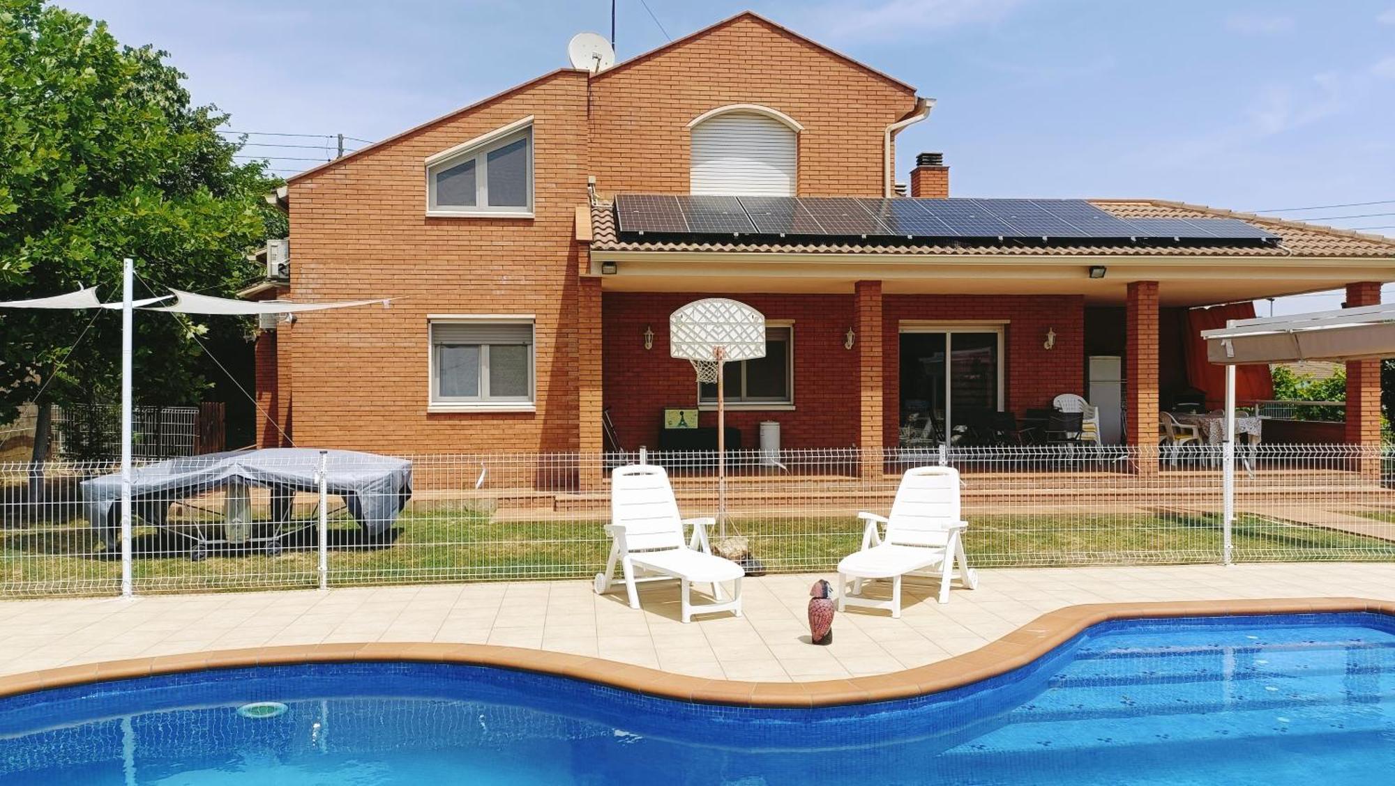 הוילה Santa Eulalia de Ronsaná Casa Con Jardin Y Piscina Privada. מראה חיצוני תמונה
