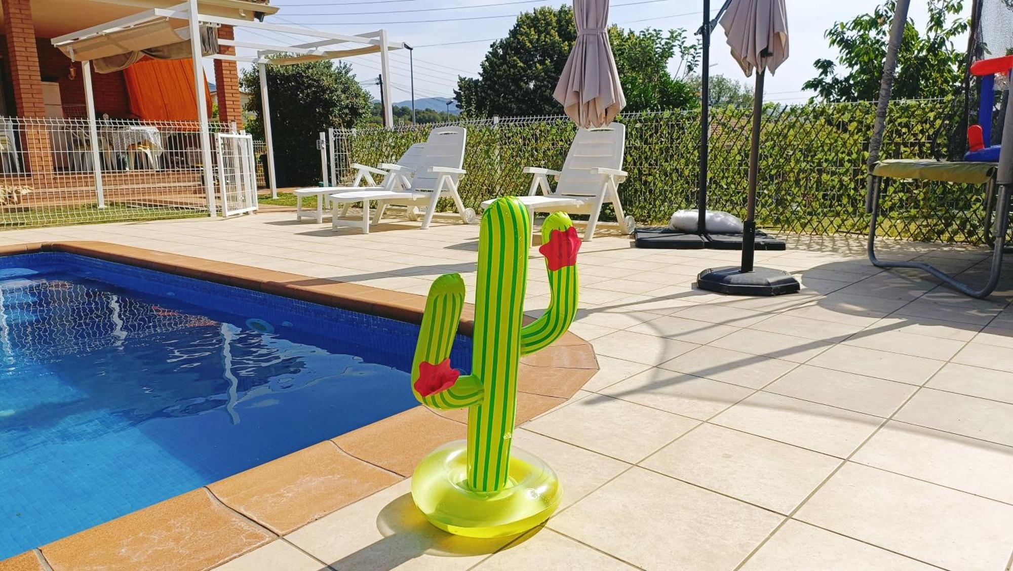 הוילה Santa Eulalia de Ronsaná Casa Con Jardin Y Piscina Privada. מראה חיצוני תמונה