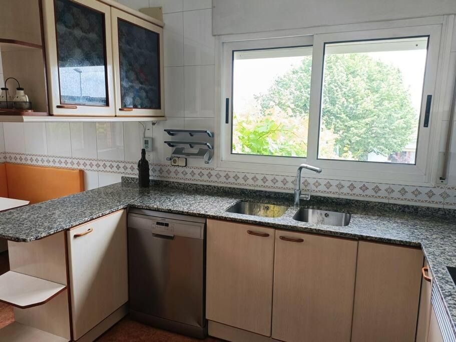 הוילה Santa Eulalia de Ronsaná Casa Con Jardin Y Piscina Privada. מראה חיצוני תמונה