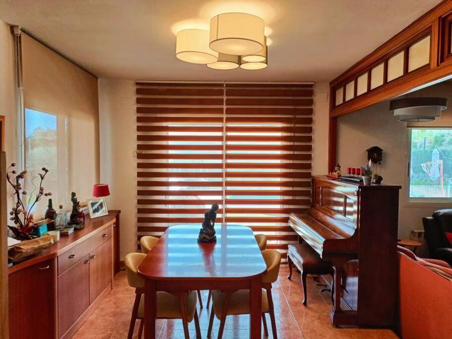 הוילה Santa Eulalia de Ronsaná Casa Con Jardin Y Piscina Privada. מראה חיצוני תמונה