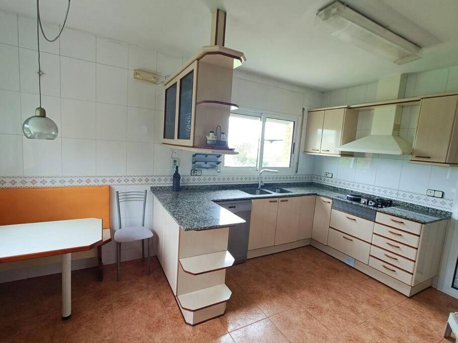 הוילה Santa Eulalia de Ronsaná Casa Con Jardin Y Piscina Privada. מראה חיצוני תמונה