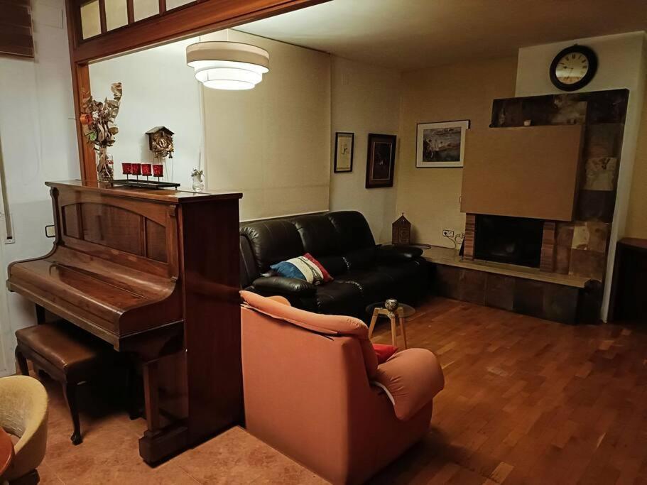 הוילה Santa Eulalia de Ronsaná Casa Con Jardin Y Piscina Privada. מראה חיצוני תמונה
