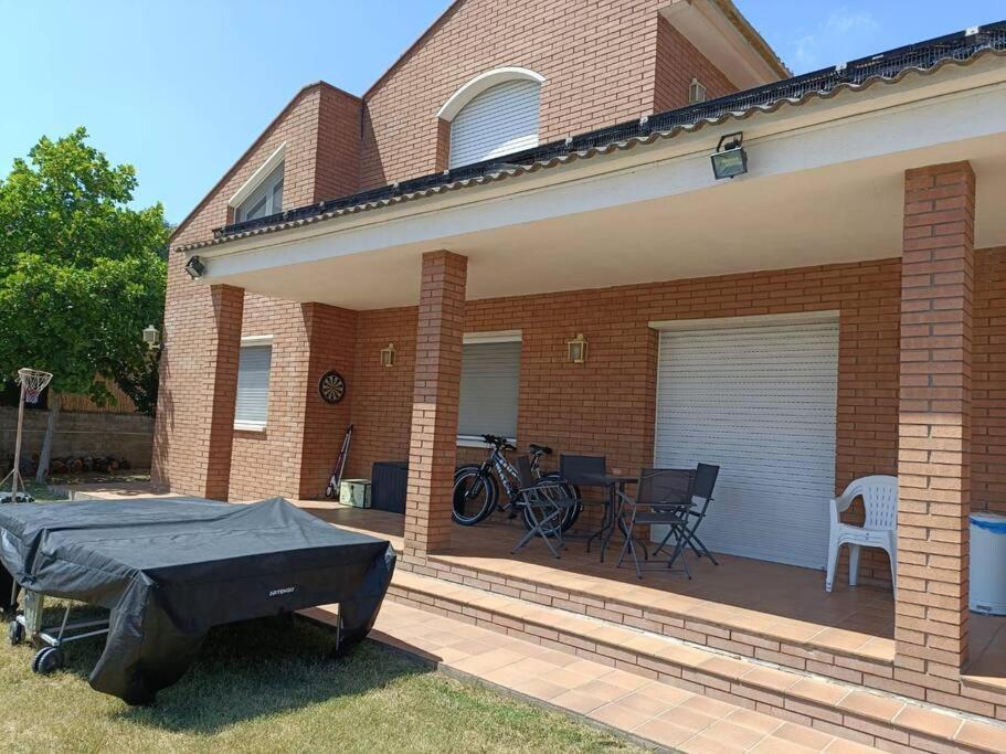 הוילה Santa Eulalia de Ronsaná Casa Con Jardin Y Piscina Privada. מראה חיצוני תמונה