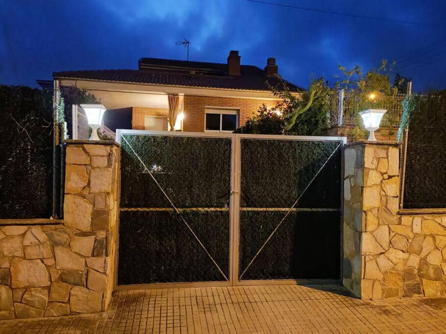 הוילה Santa Eulalia de Ronsaná Casa Con Jardin Y Piscina Privada. מראה חיצוני תמונה